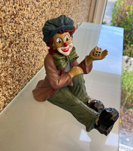 Gilde clown figur sitzend - sitzend, mit