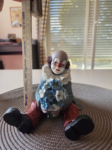 Gilde clown figur sitzend mit - gilde,